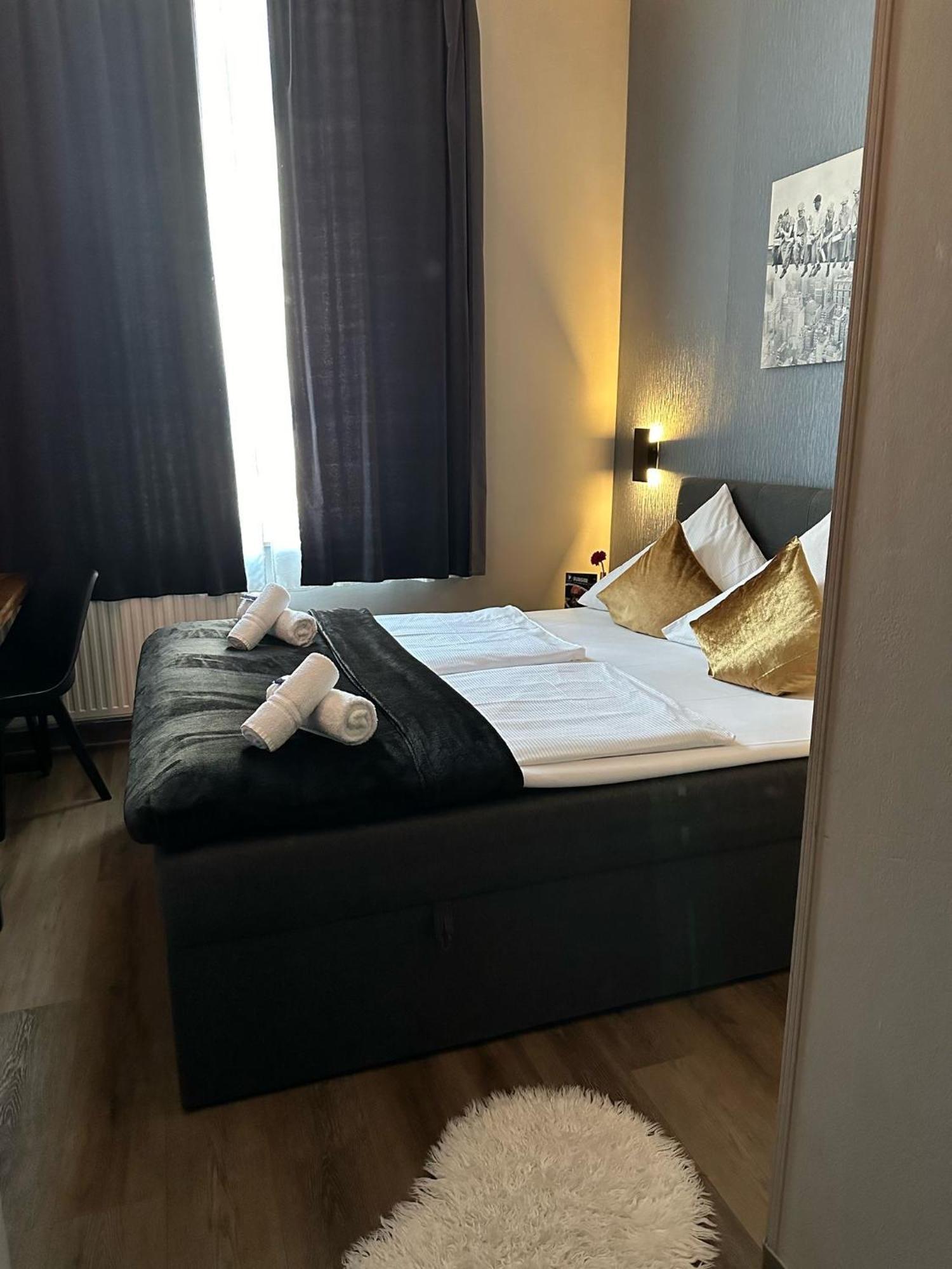 Hotel Restaurant Zum Loewen Duisburg Eksteriør bilde