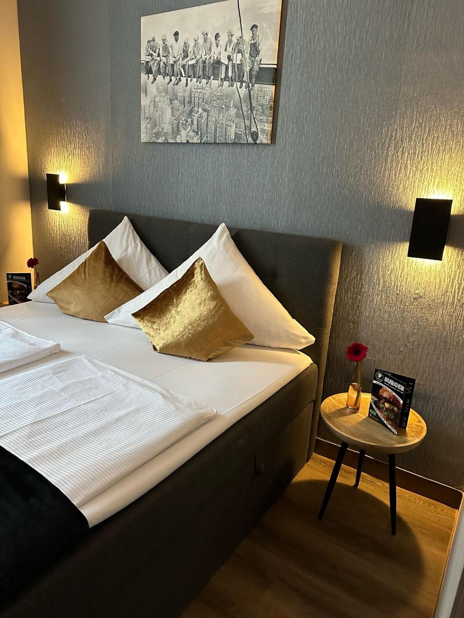 Hotel Restaurant Zum Loewen Duisburg Eksteriør bilde