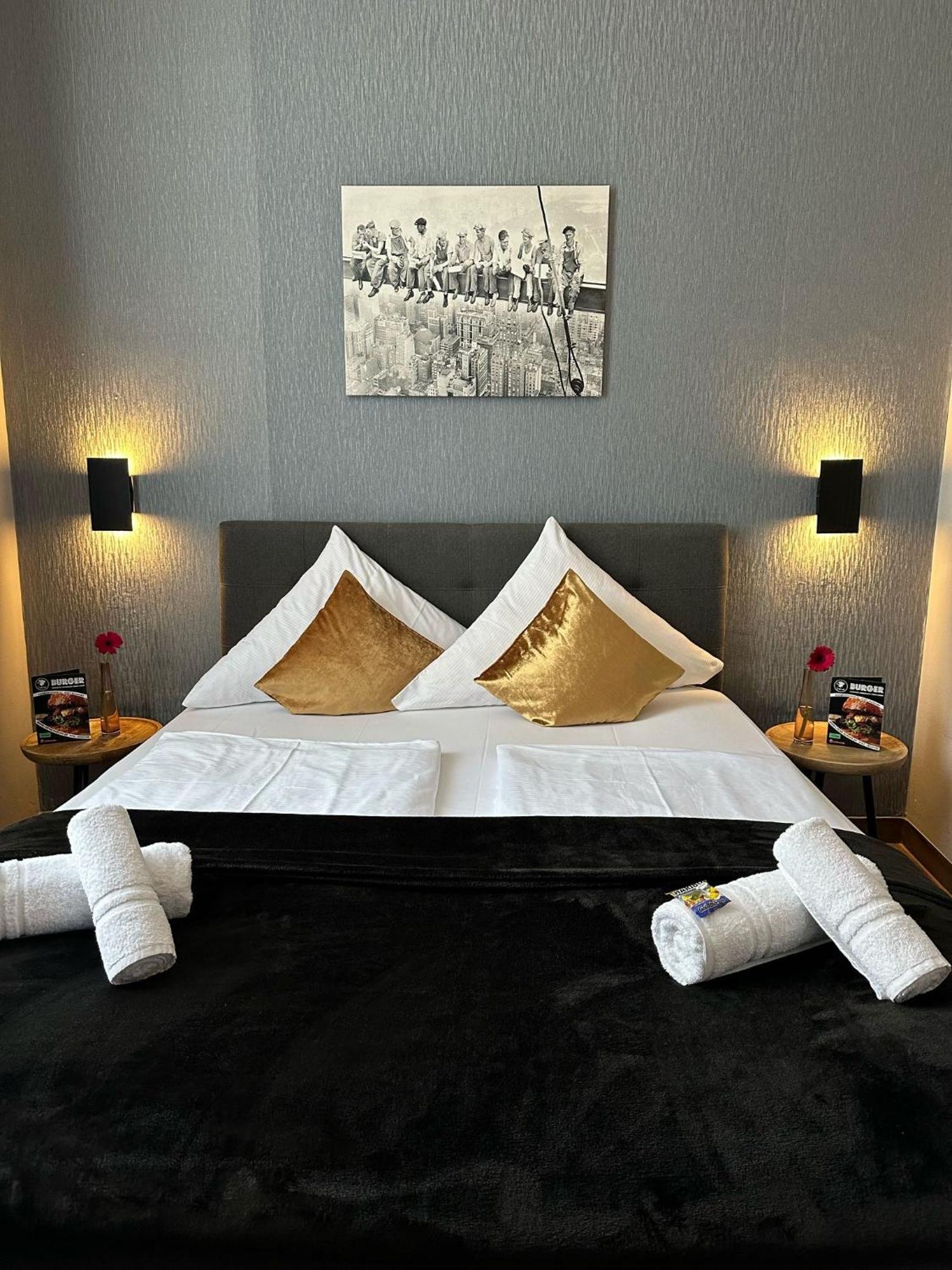 Hotel Restaurant Zum Loewen Duisburg Eksteriør bilde
