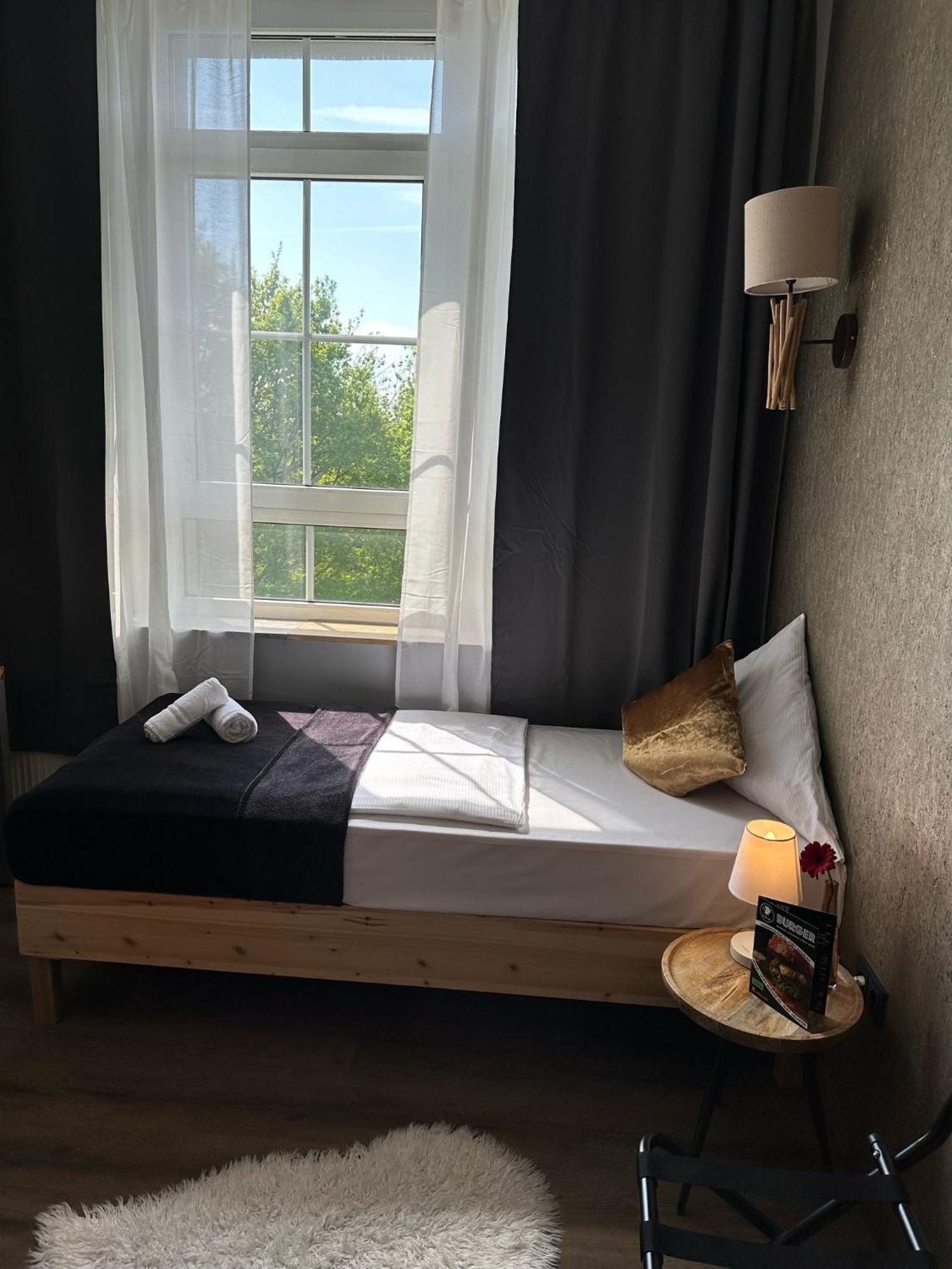 Hotel Restaurant Zum Loewen Duisburg Eksteriør bilde