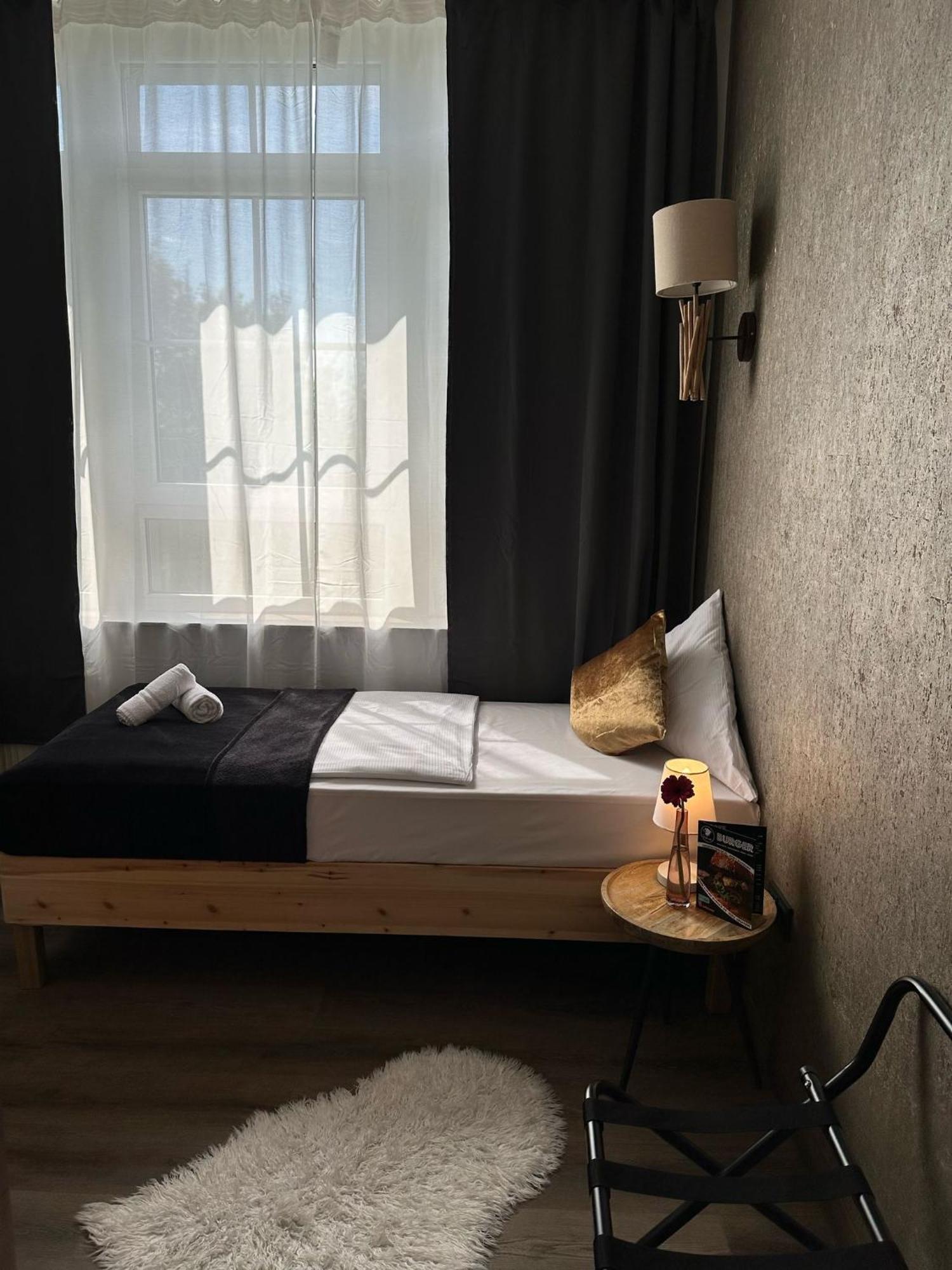 Hotel Restaurant Zum Loewen Duisburg Eksteriør bilde