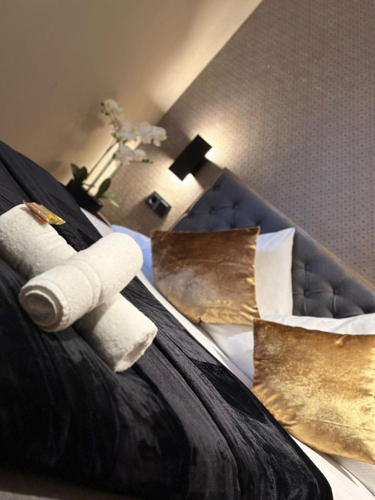 Hotel Restaurant Zum Loewen Duisburg Eksteriør bilde