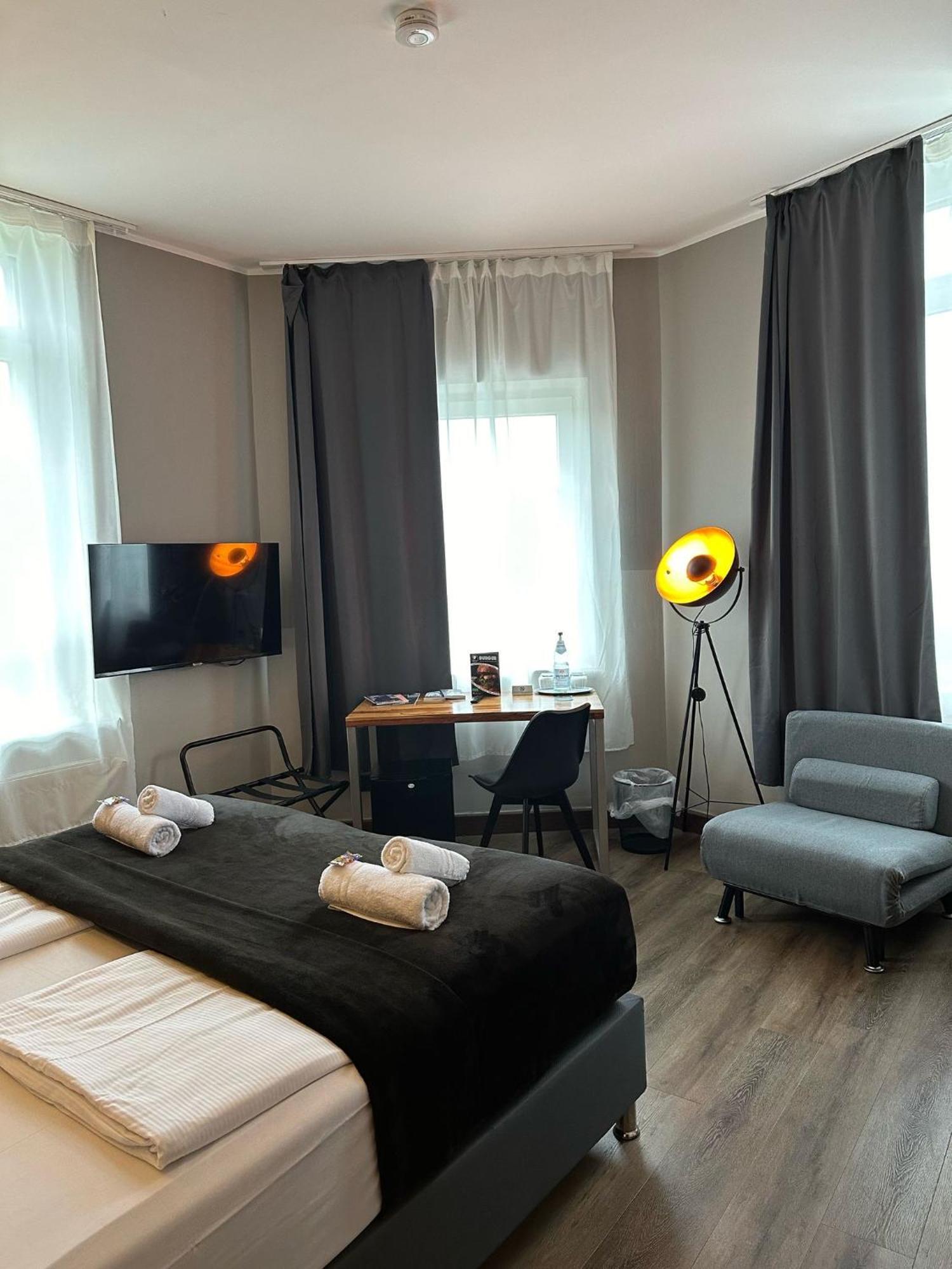 Hotel Restaurant Zum Loewen Duisburg Eksteriør bilde