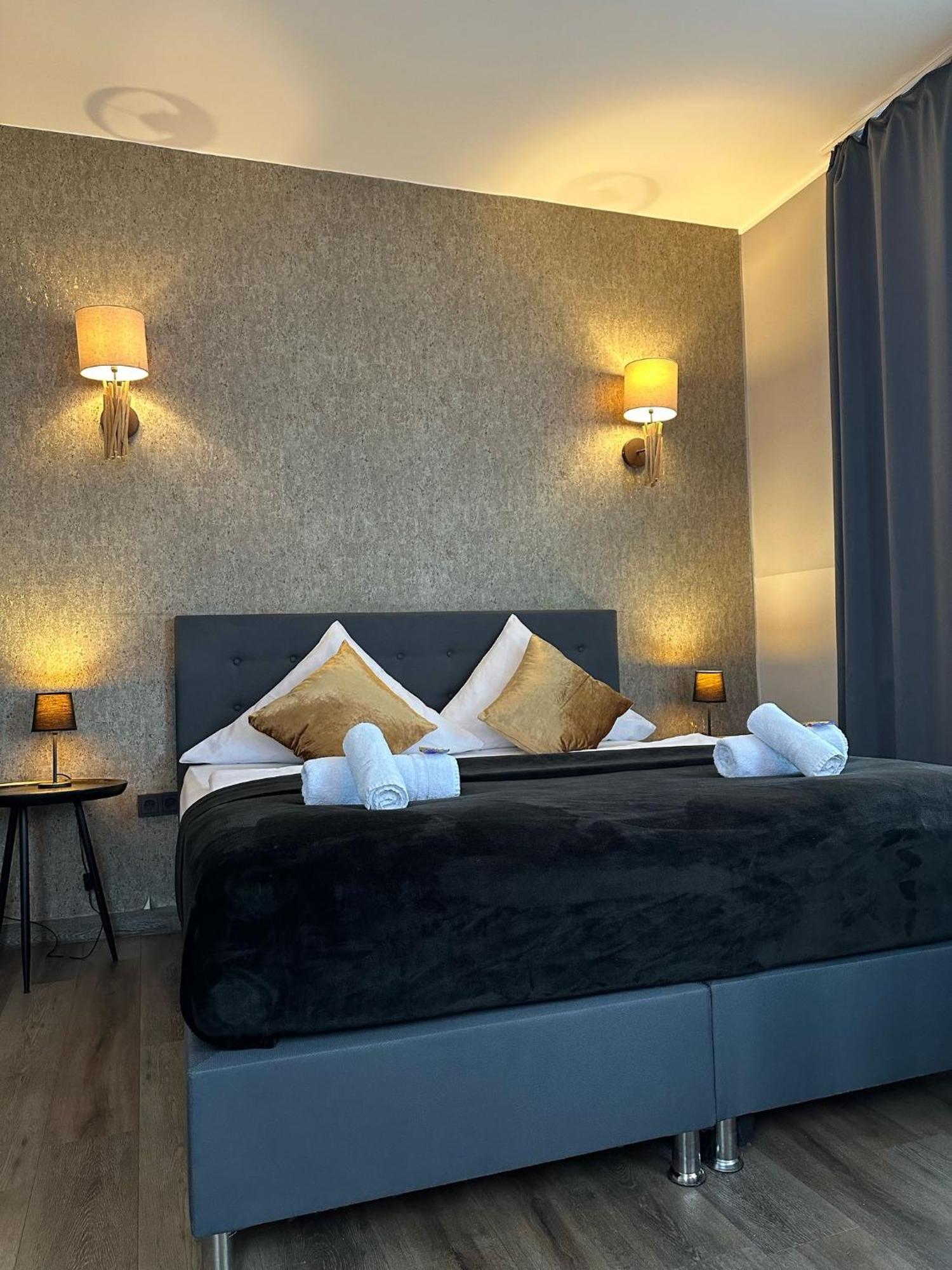 Hotel Restaurant Zum Loewen Duisburg Eksteriør bilde