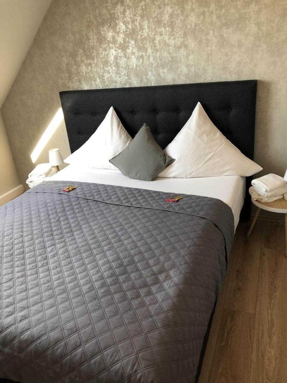 Hotel Restaurant Zum Loewen Duisburg Eksteriør bilde