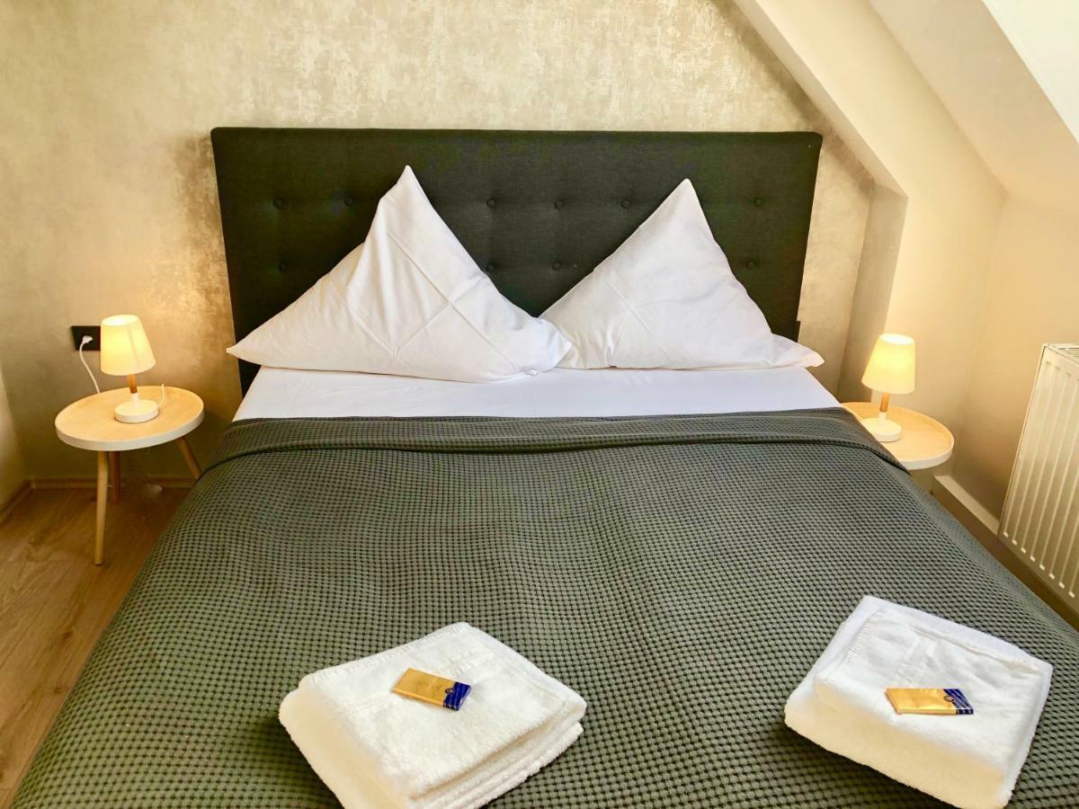 Hotel Restaurant Zum Loewen Duisburg Eksteriør bilde